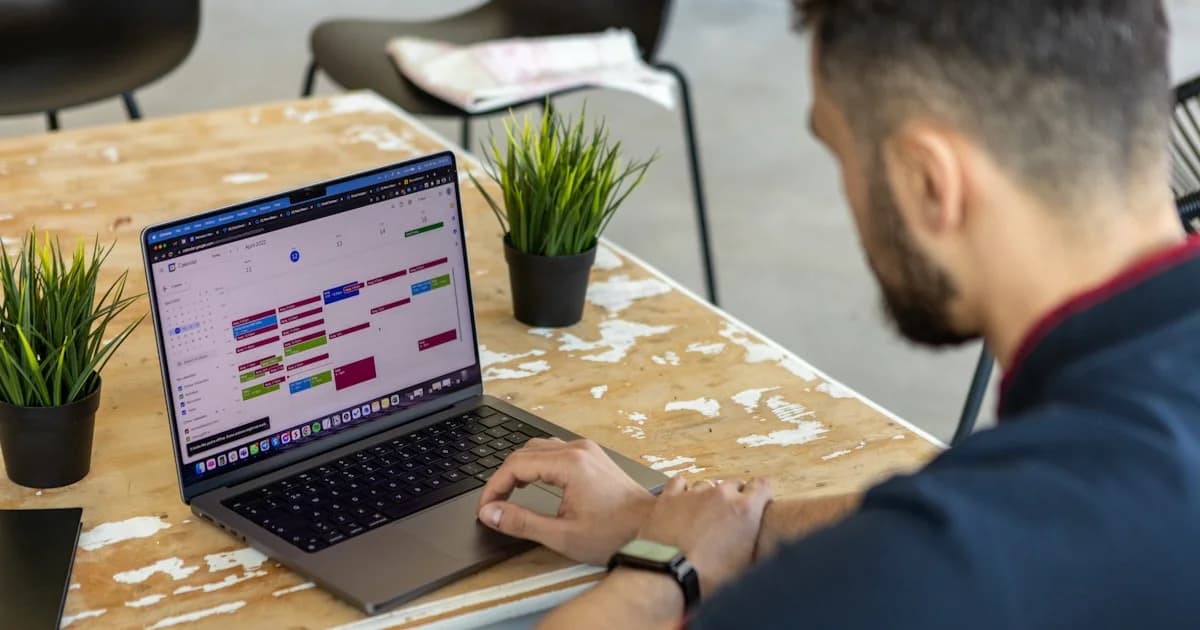 How to Choose Between CMS and Custom Development